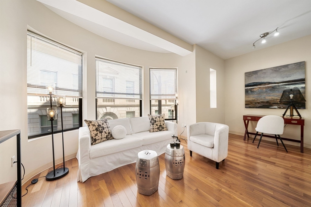 636 Beacon St # 205