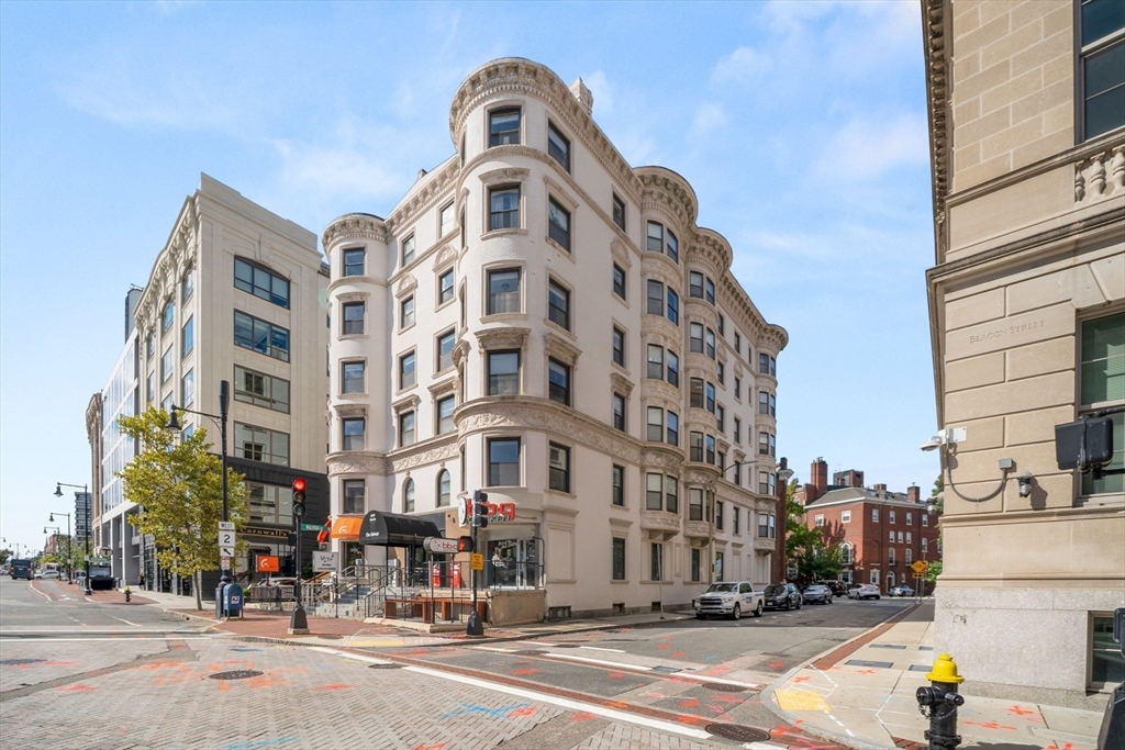 636 Beacon St # 205
