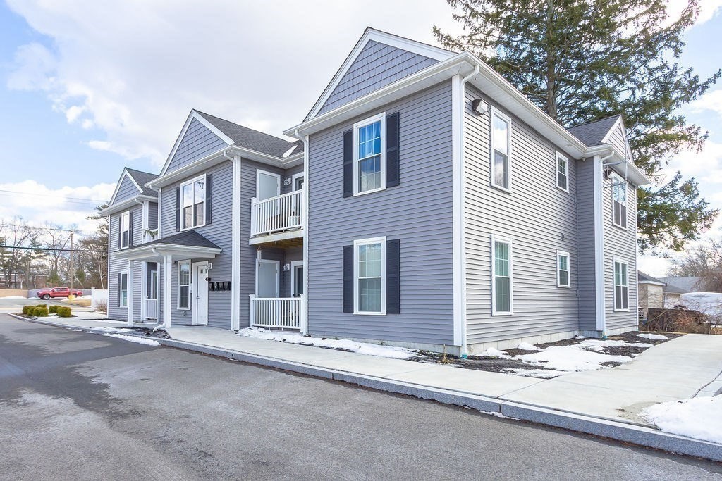 1093 Main St # 4