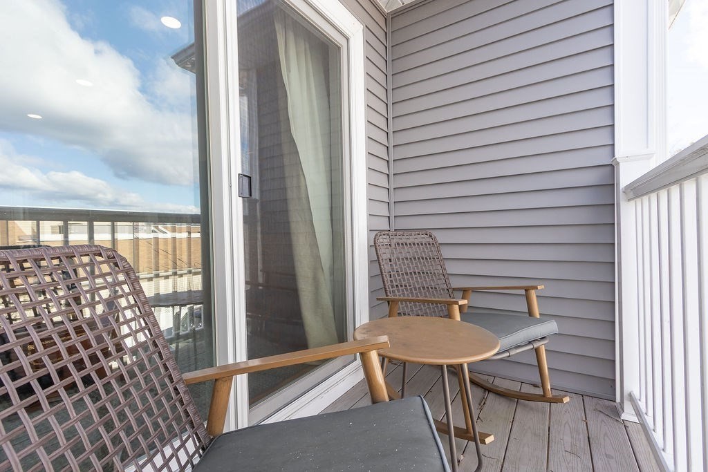 1093 Main St # 4