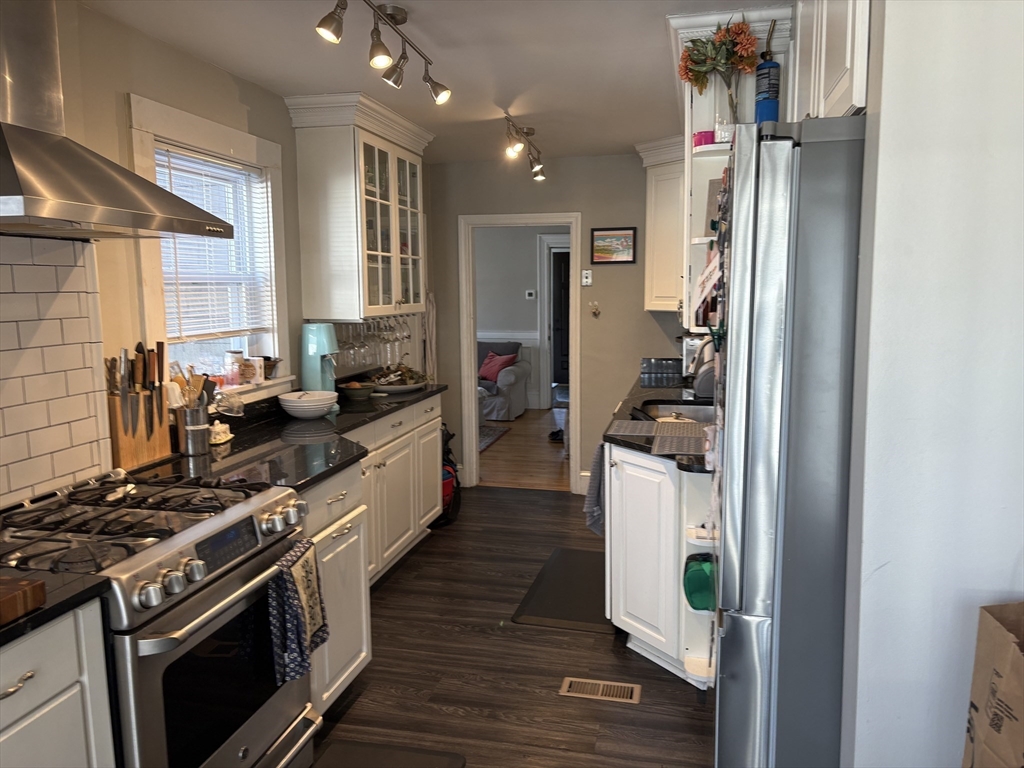 93 Floral St # 1