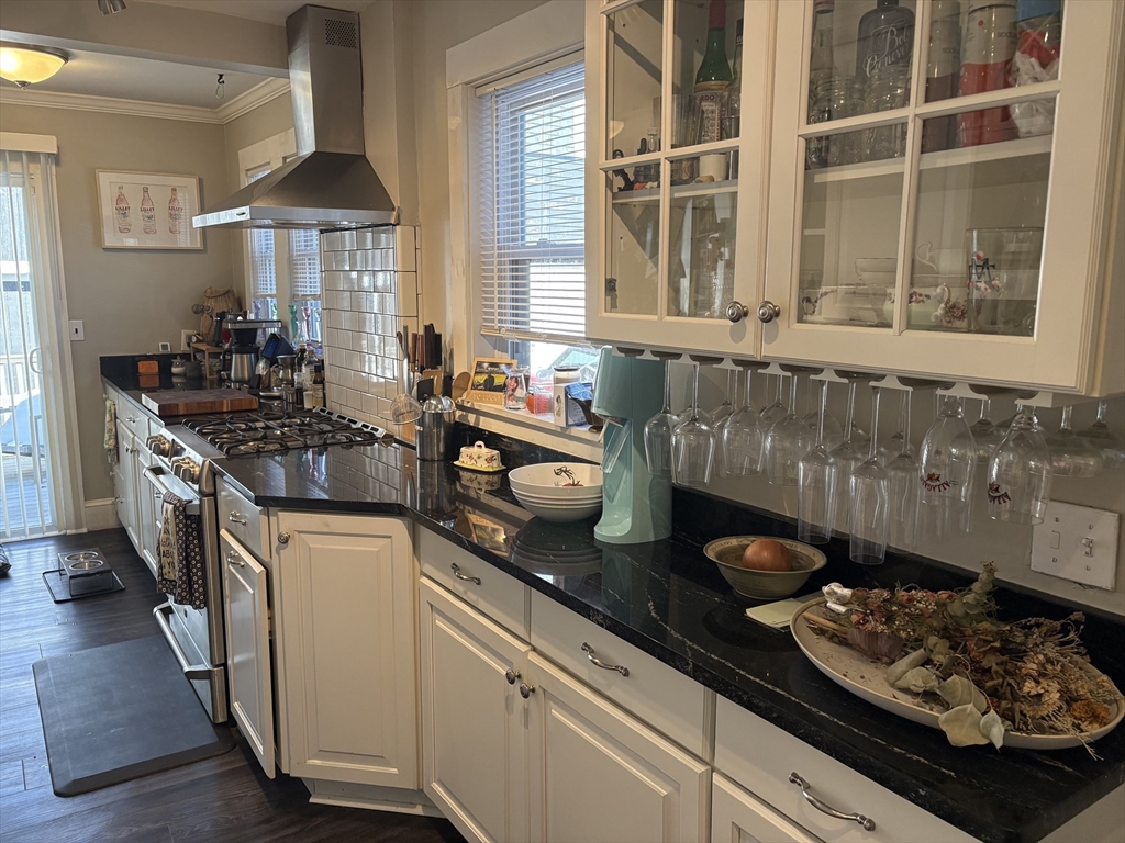93 Floral St # 1
