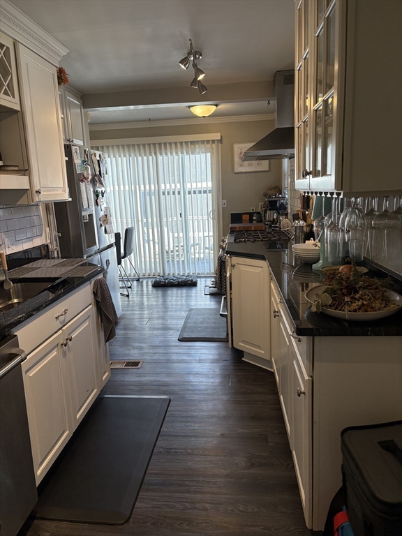 93 Floral St # 1