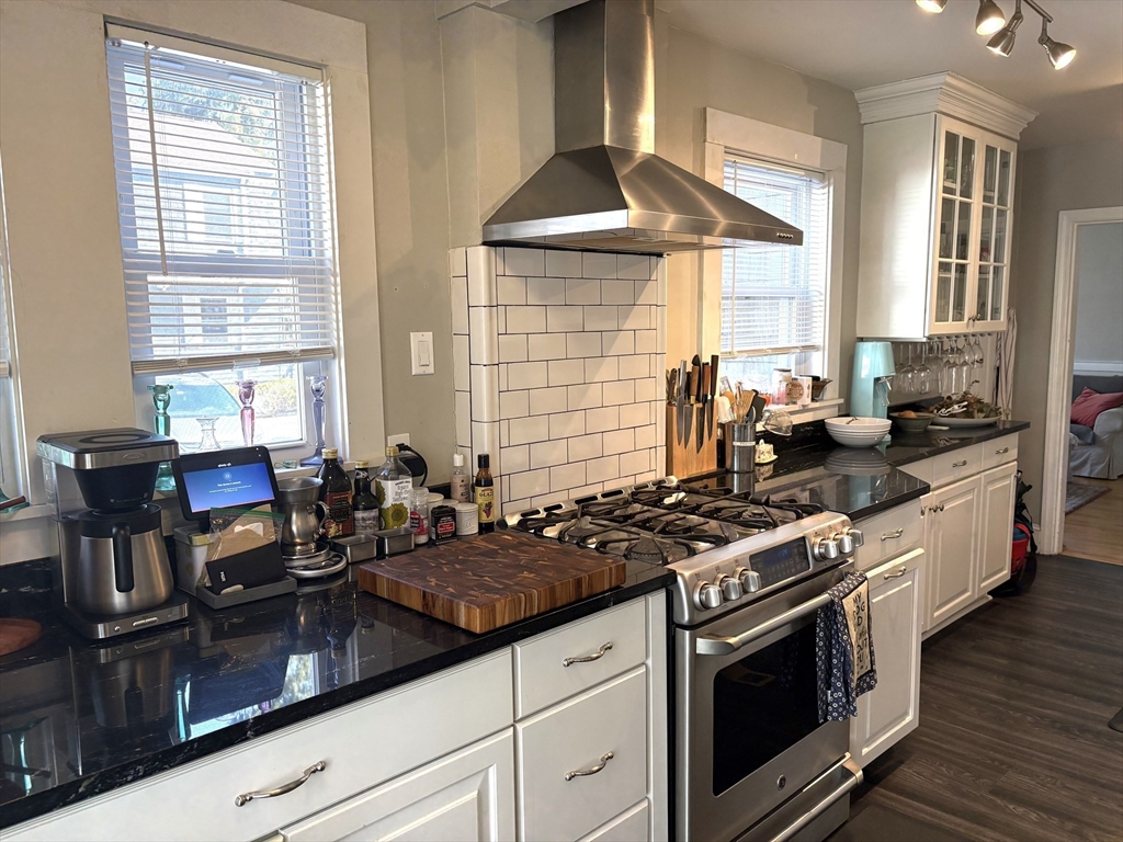 93 Floral St # 1
