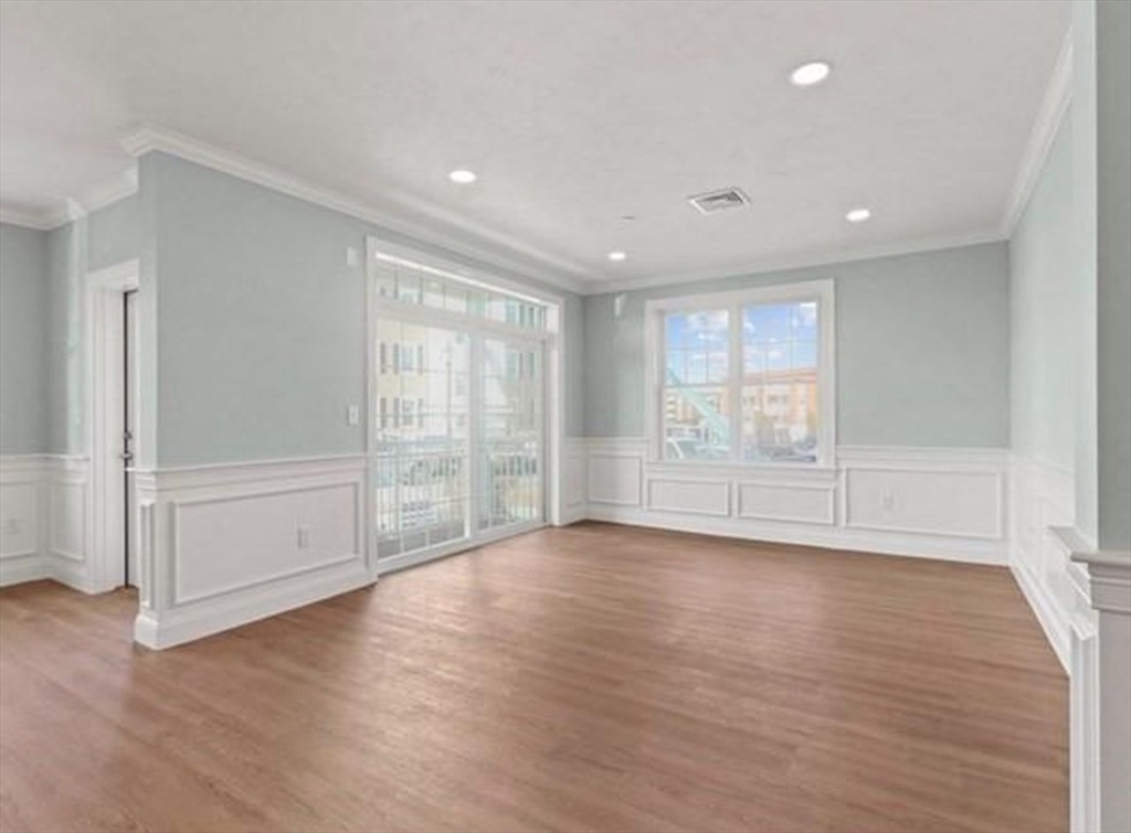 320 Middlesex Ave # A102