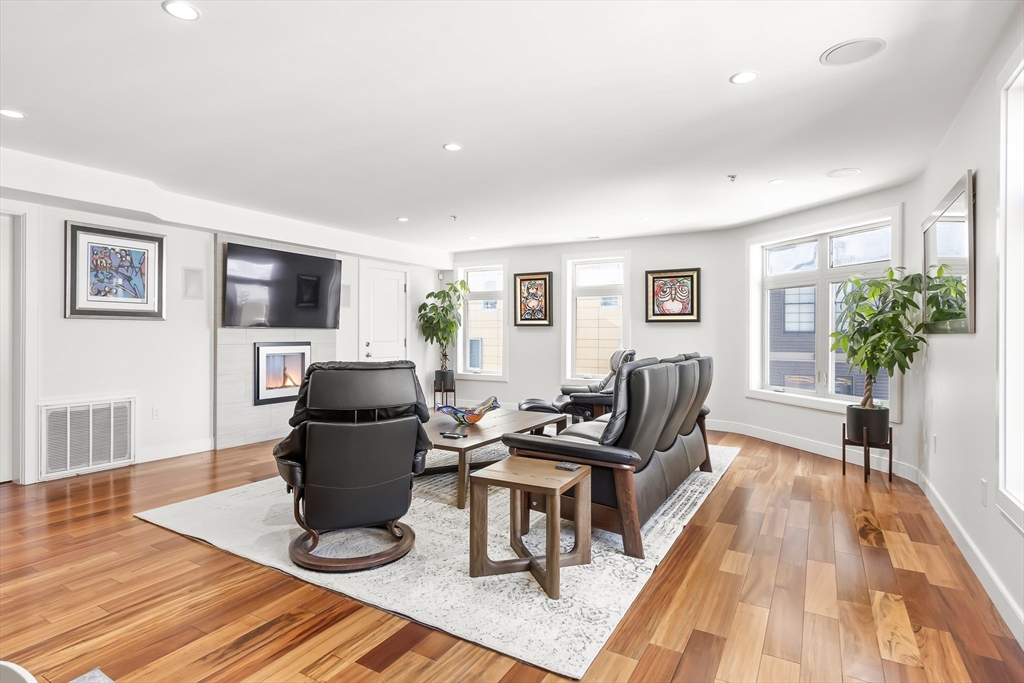 112 W 9th # 2