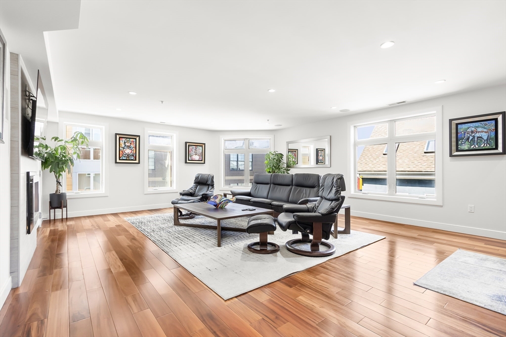 112 W 9th # 2
