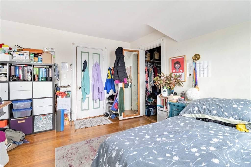 1097 Broadway