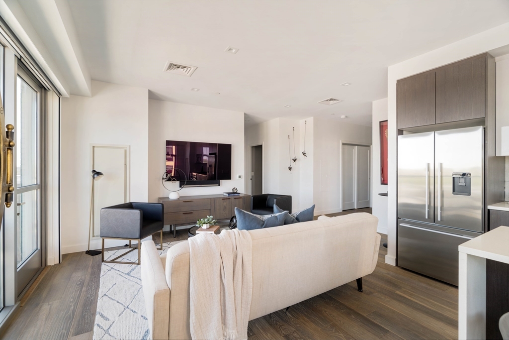 375 Canal St # 1014