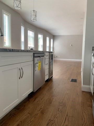 5 1/2 Edward St # 2