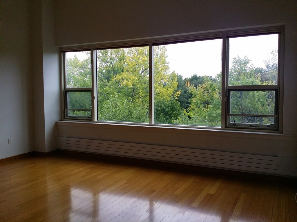 290 Pleasant St. # 318