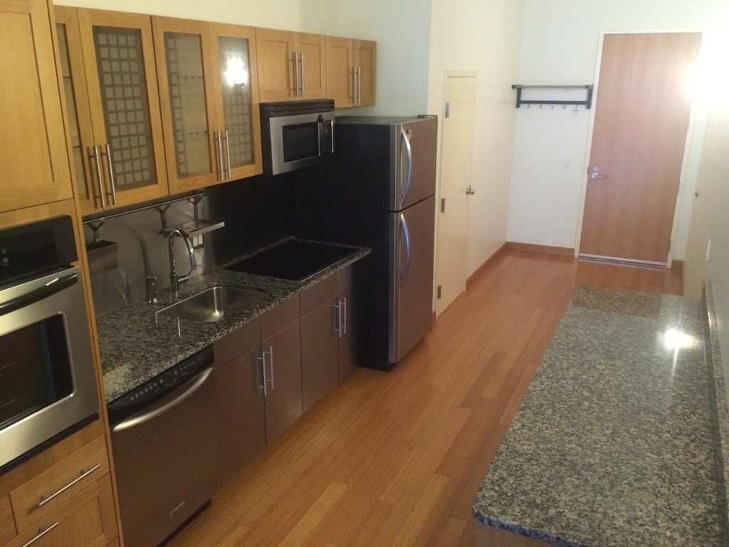 290 Pleasant St. # 318