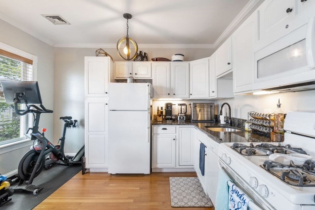 296 W 3rd # 2