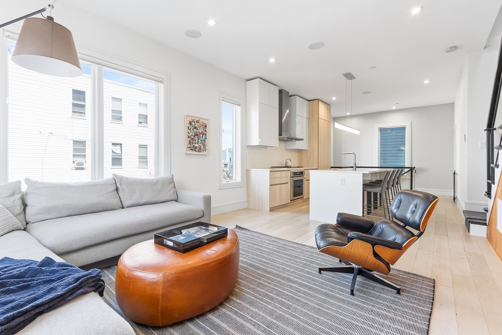 502 E 3rd St # 1