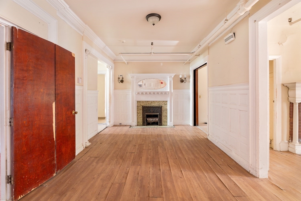 17 Monmouth St