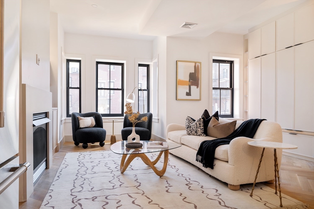 21 Wellington St # 2
