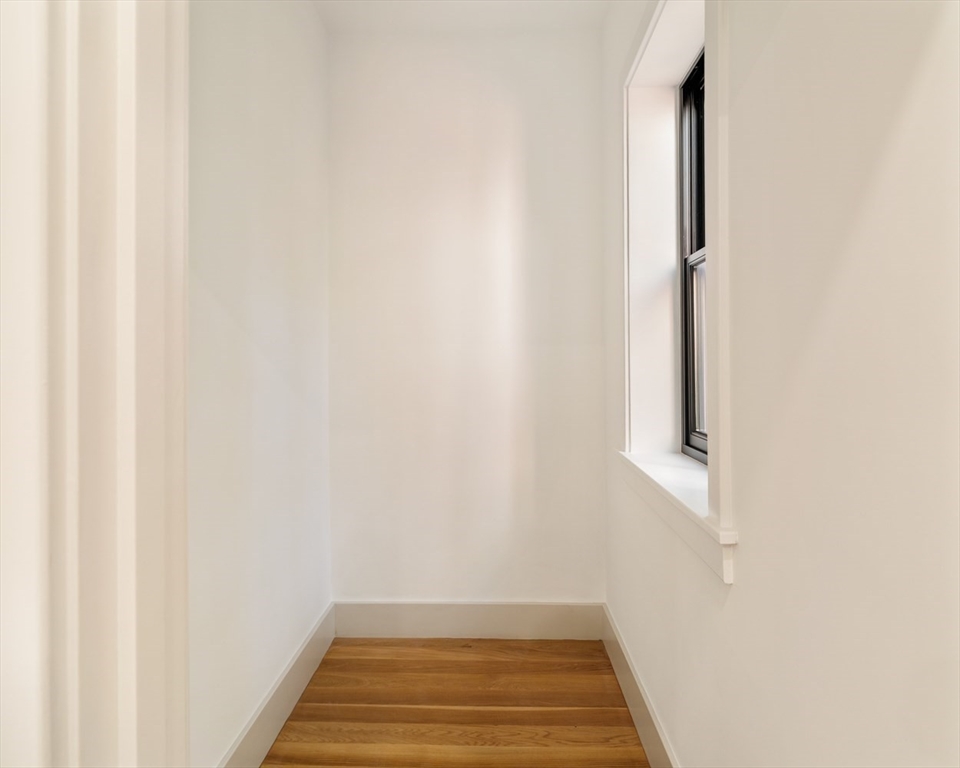21 Wellington St # 2