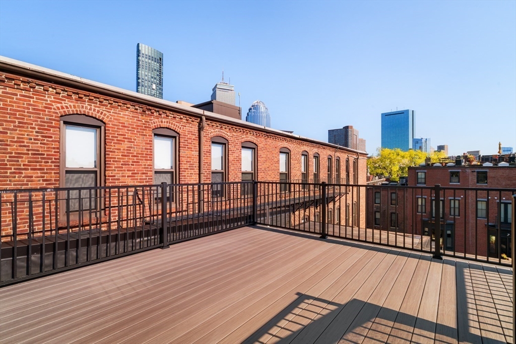 21 Wellington St # 2