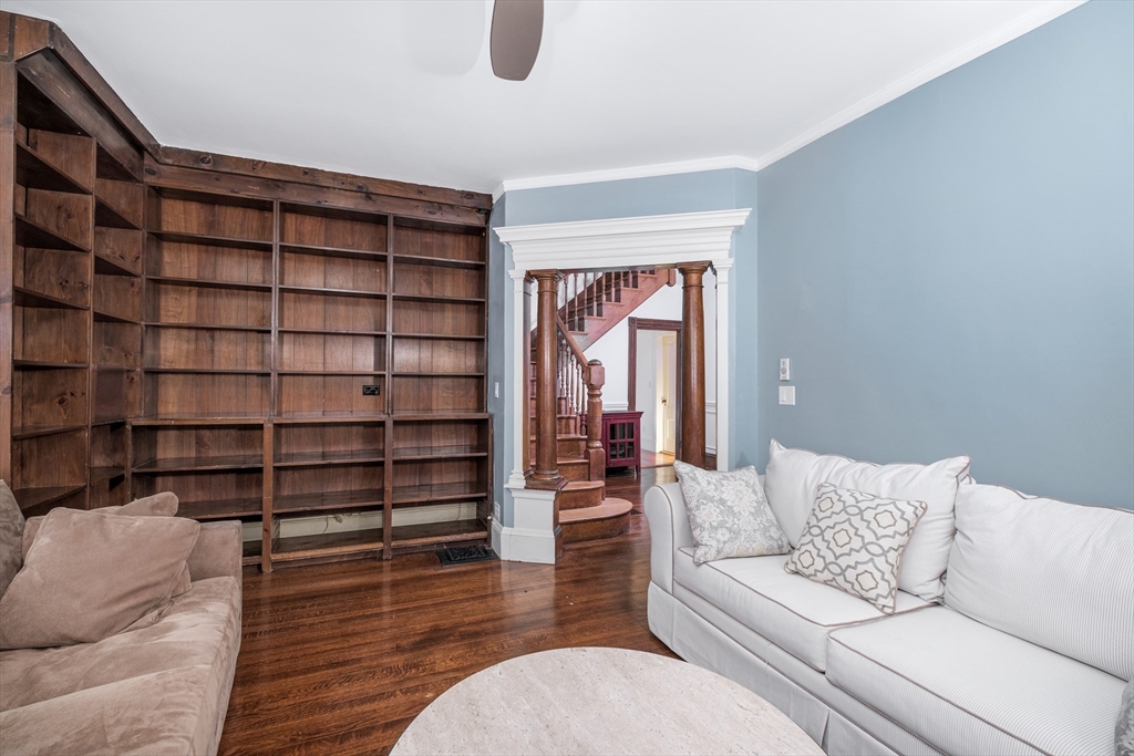 87 Hillside Rd