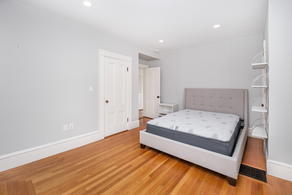87 Hillside Rd