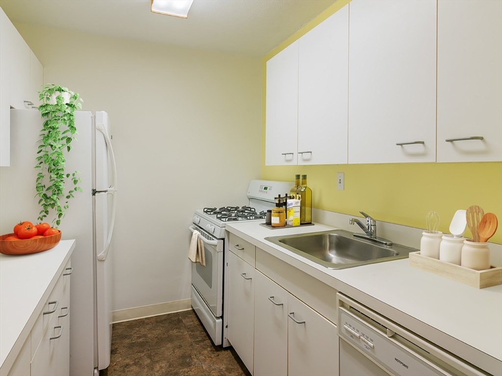 9 Hawthorne # 7N