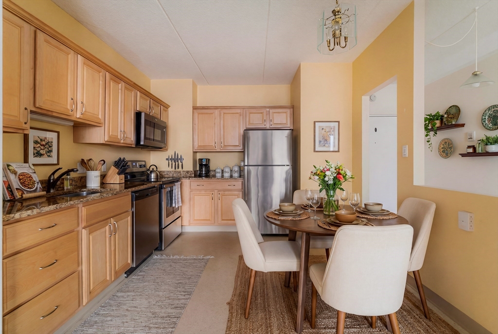 80 N Warren St # 31