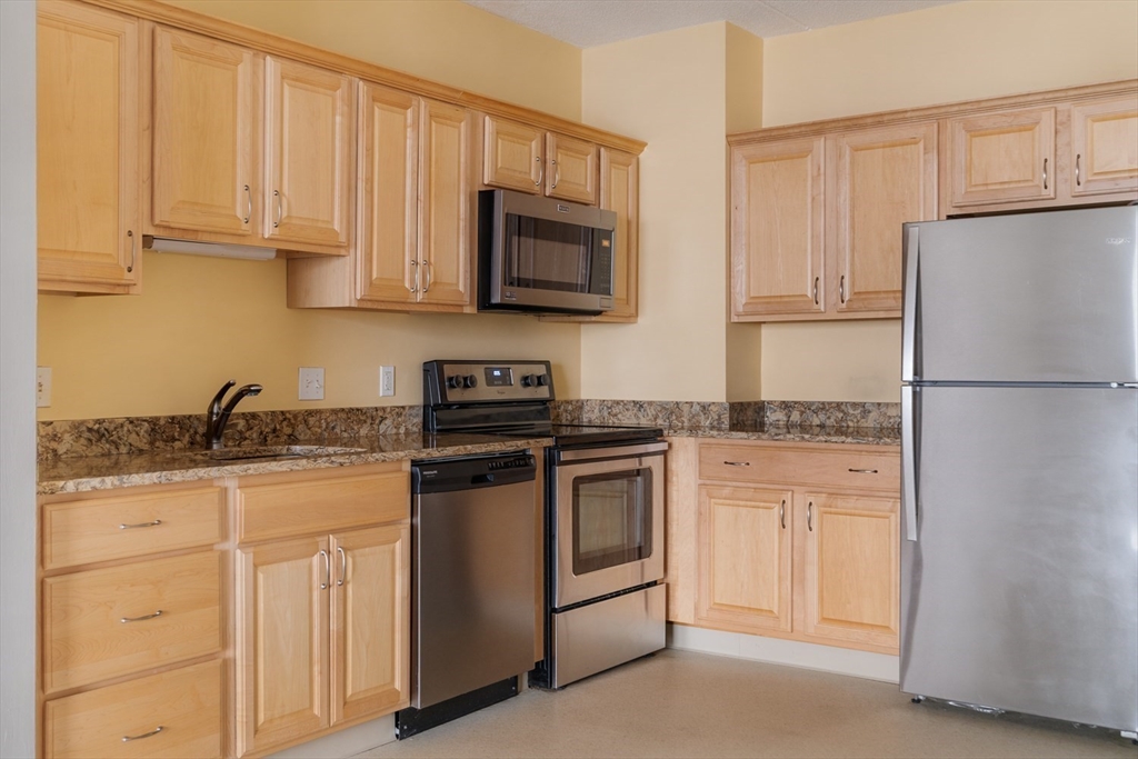 80 N Warren St # 31