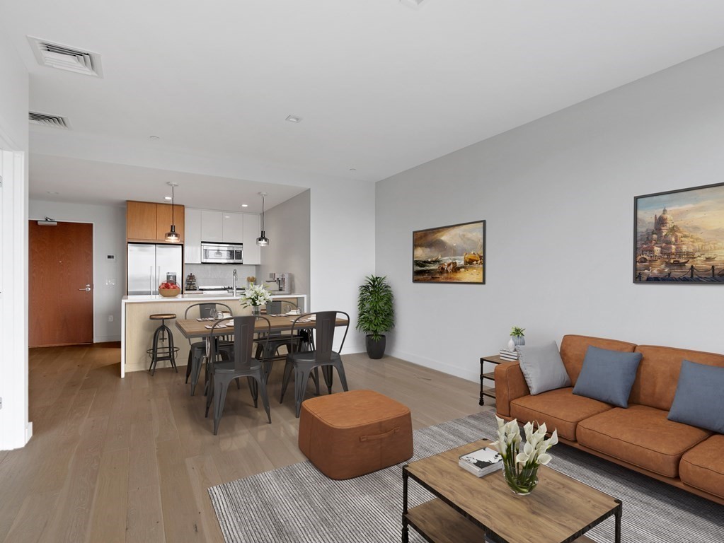 375 Canal St # 812