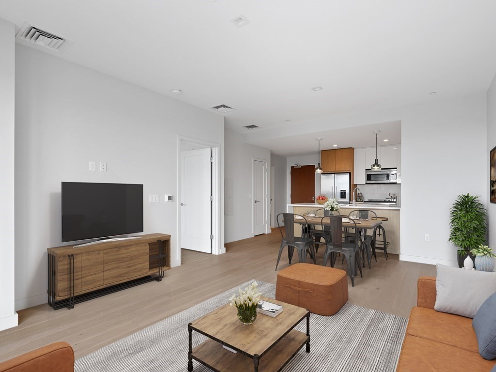 375 Canal St # 812