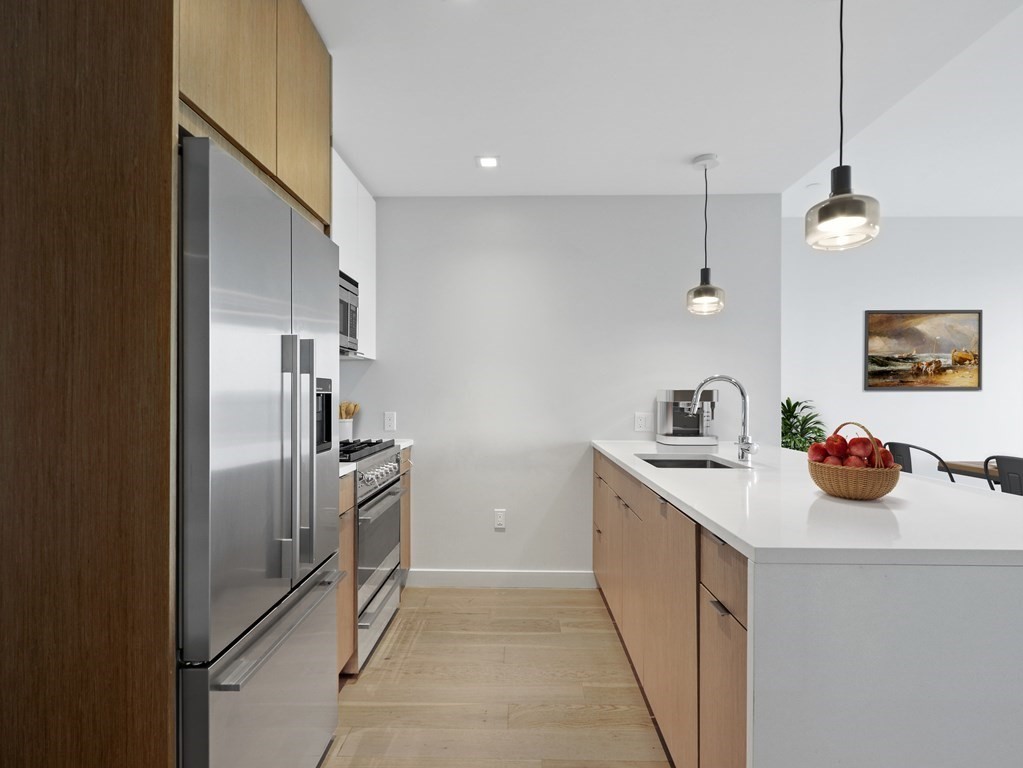 375 Canal St # 812