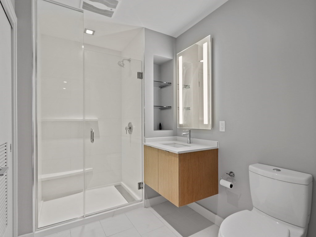 375 Canal St # 812
