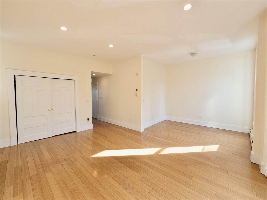 27 Fort Ave # 2