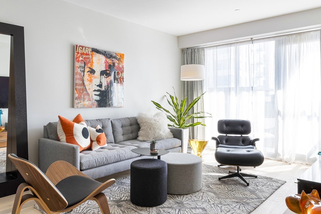 375 Canal St # 906