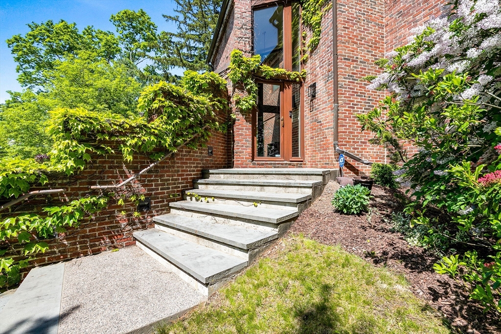 34 Lagrange St