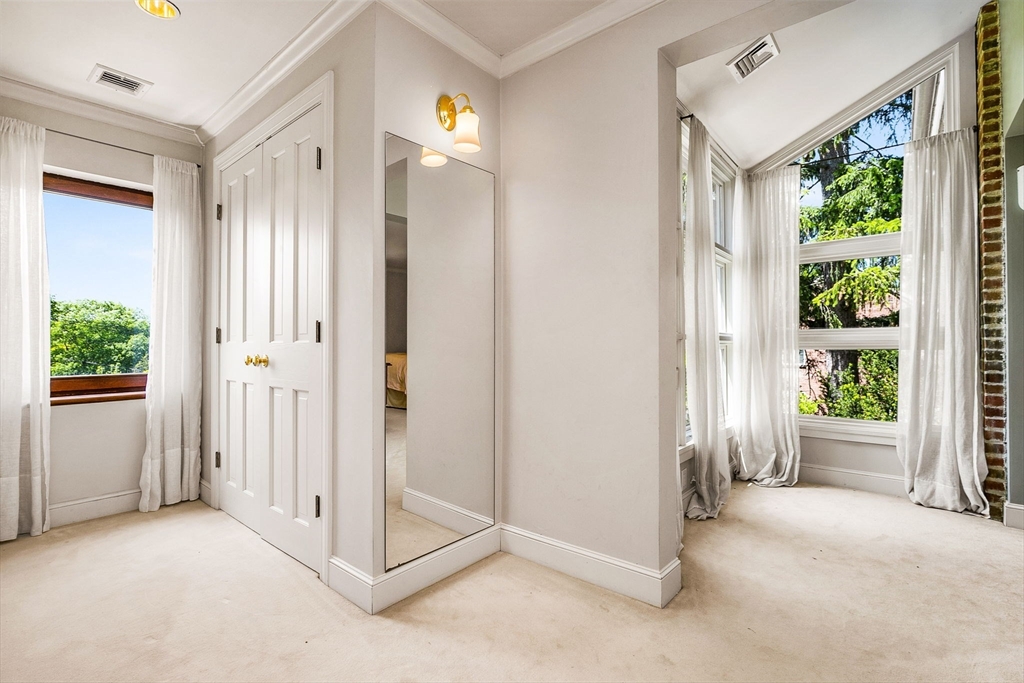 34 Lagrange St