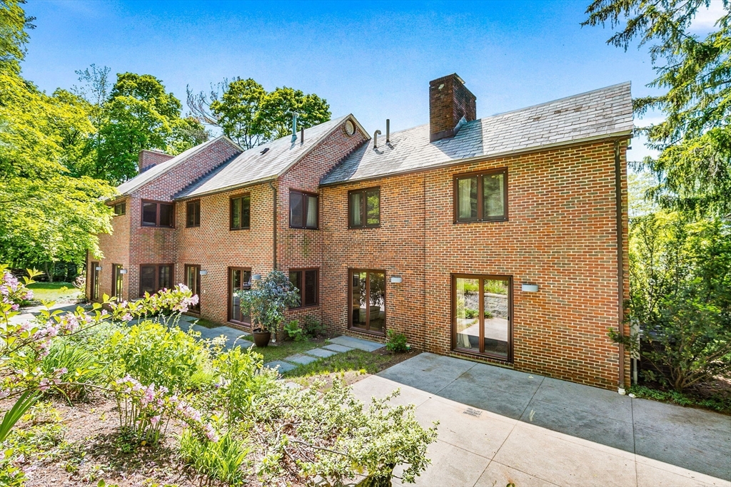 34 Lagrange St