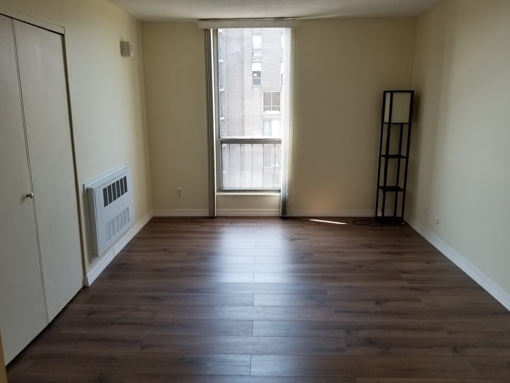 33 Pond Ave. # 912