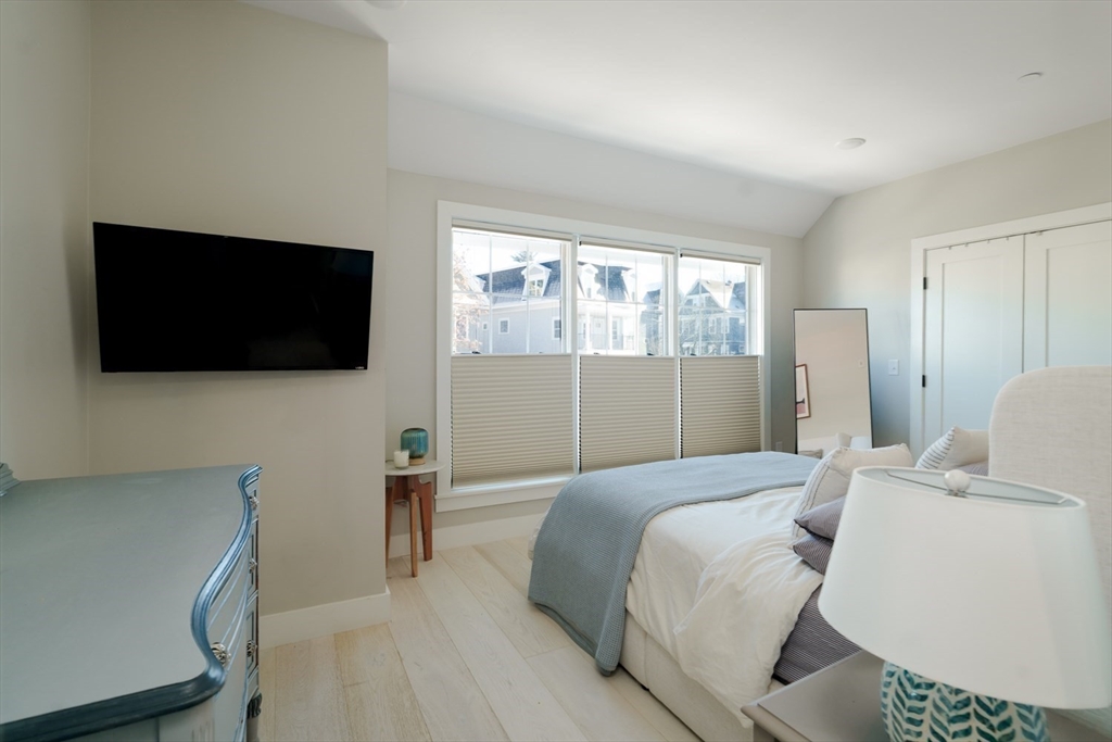 1252 Broadway # 4