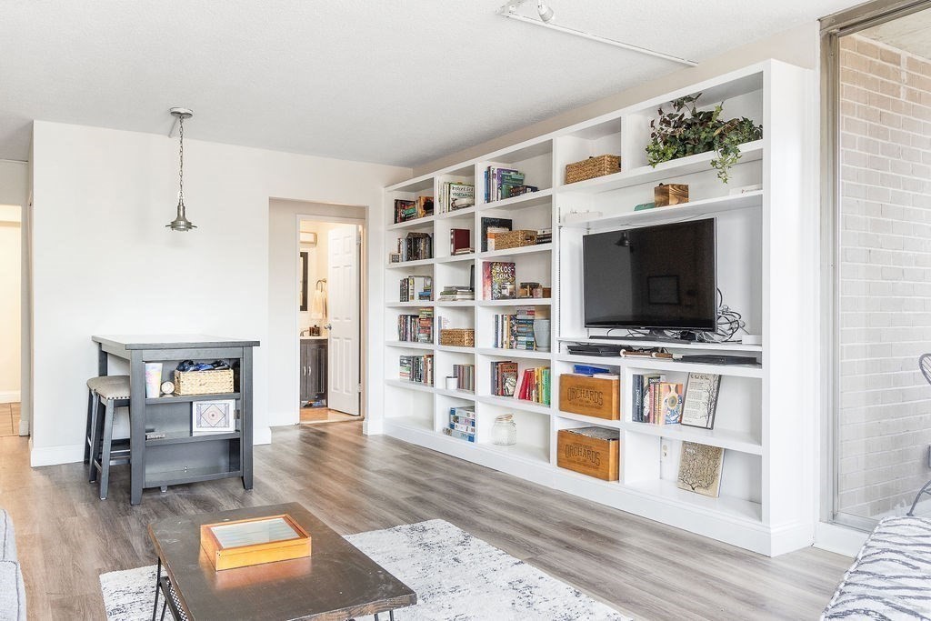 33 Pond Ave # 524