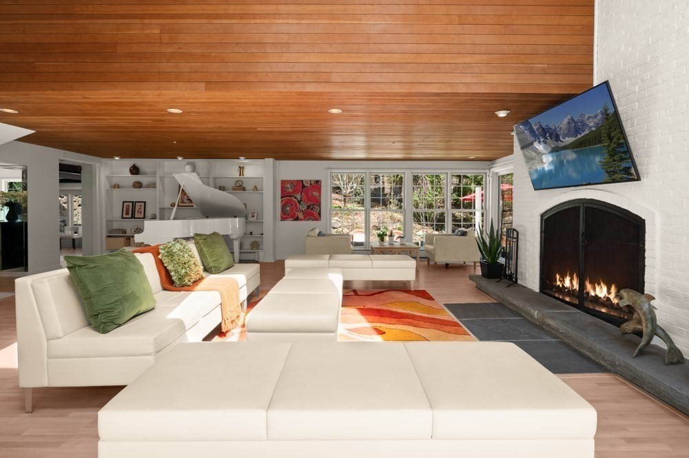 25 Pleasant St