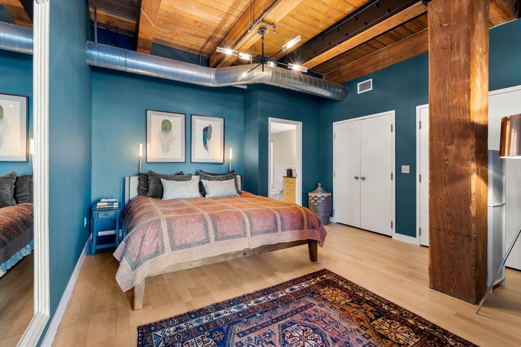 9 W Broadway # 210