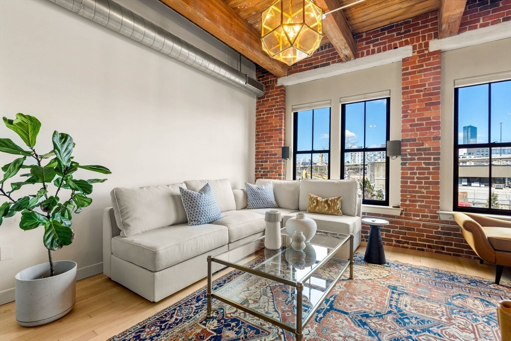 9 W Broadway # 210