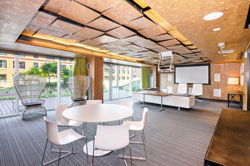9 W Broadway # 210