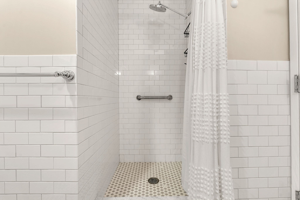 9 W Broadway # 210