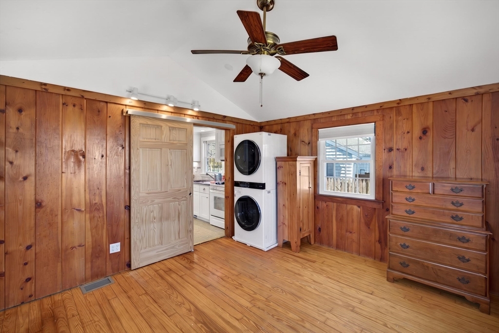 9 Mayflower Rd
