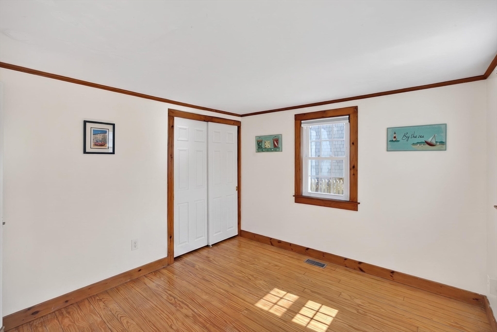 9 Mayflower Rd