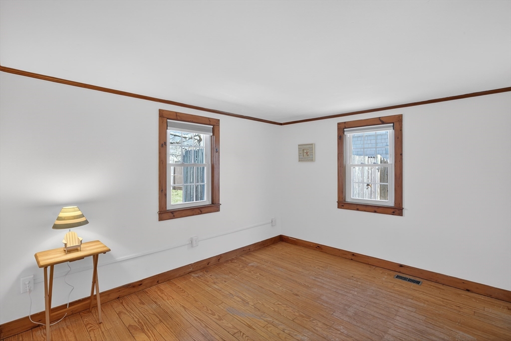 9 Mayflower Rd
