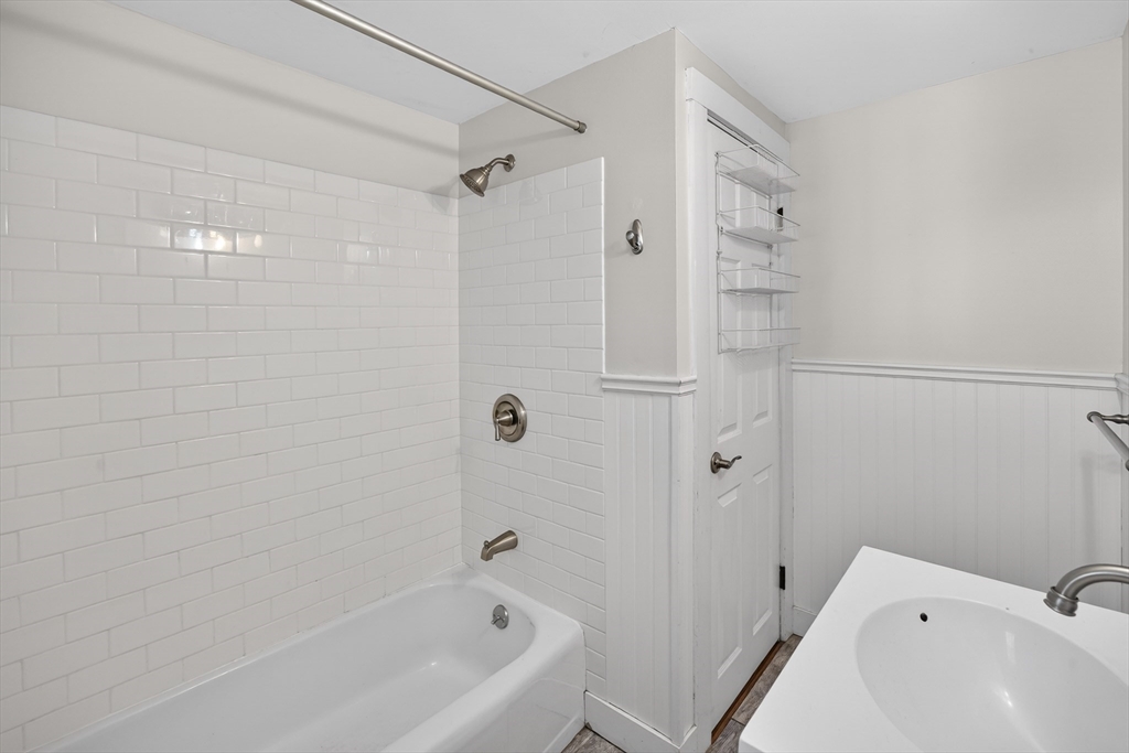 9 Mayflower Rd