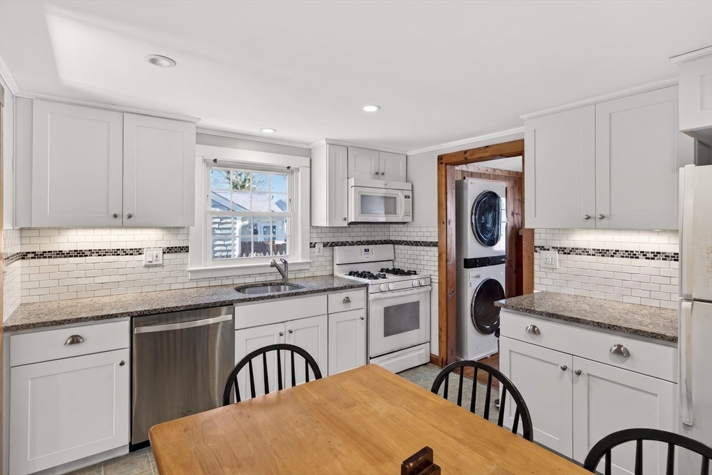 9 Mayflower Rd