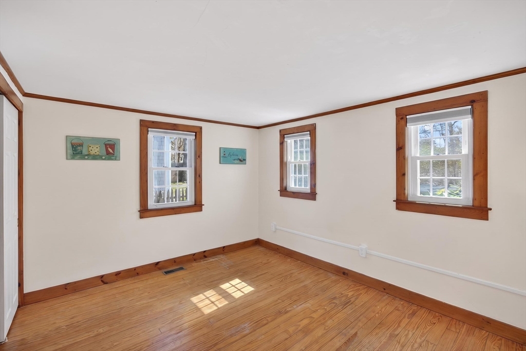 9 Mayflower Rd